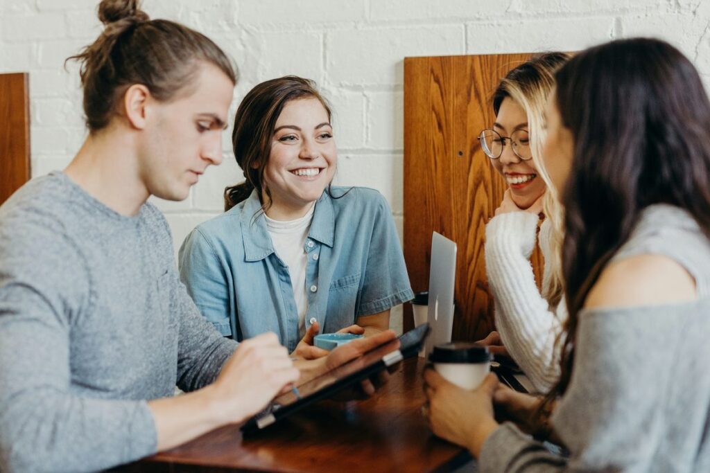 choisir une formation hors Parcoursup, l'admission repose sur un entretien individuel. Pas d'algorithme, pas de classement. On évalue votre motivation, votre projet professionnel,